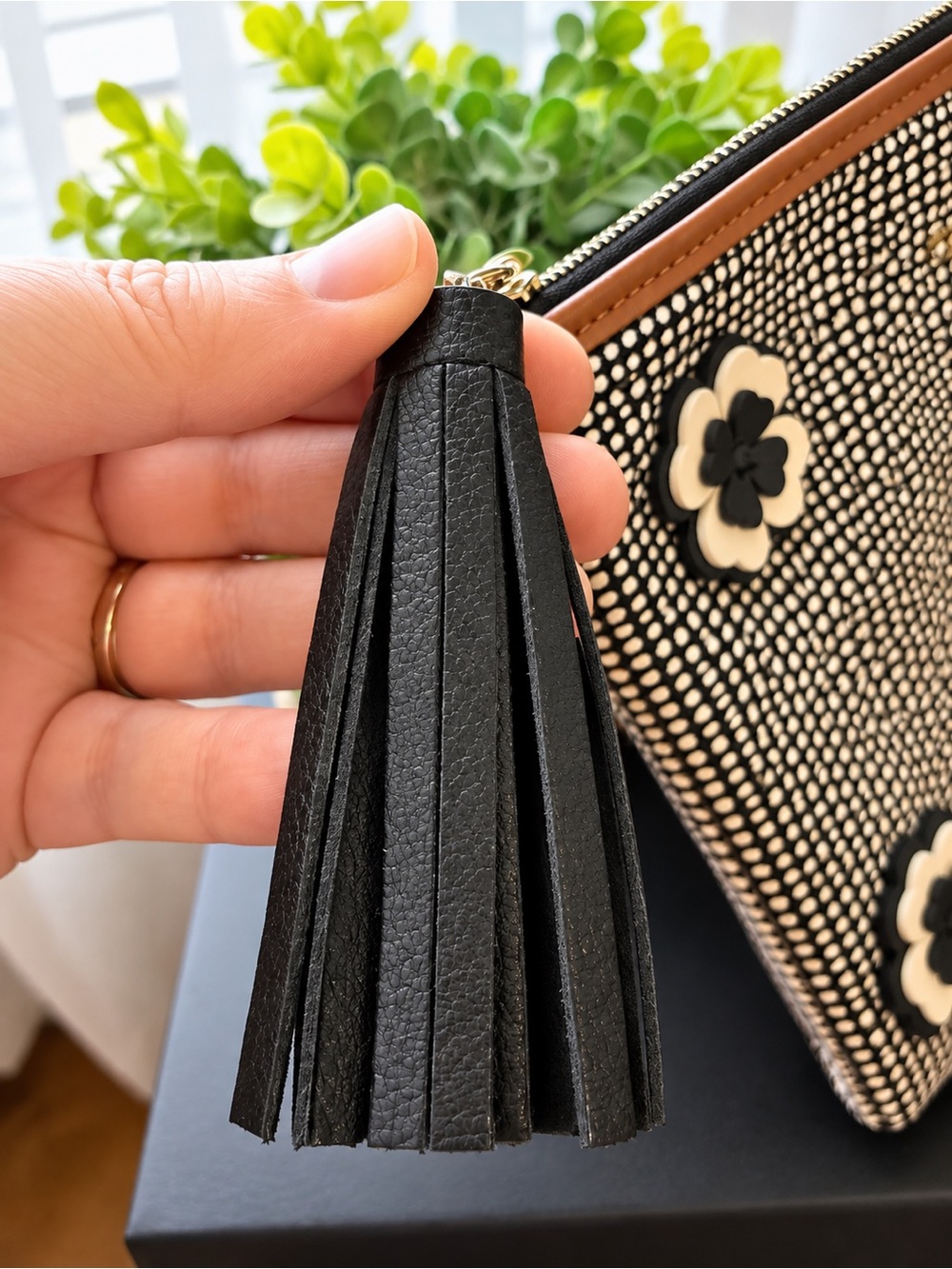 Kate Spade Black Cream Floral Makeup Cosmetic Case Wristlet - Picture 5 of 8